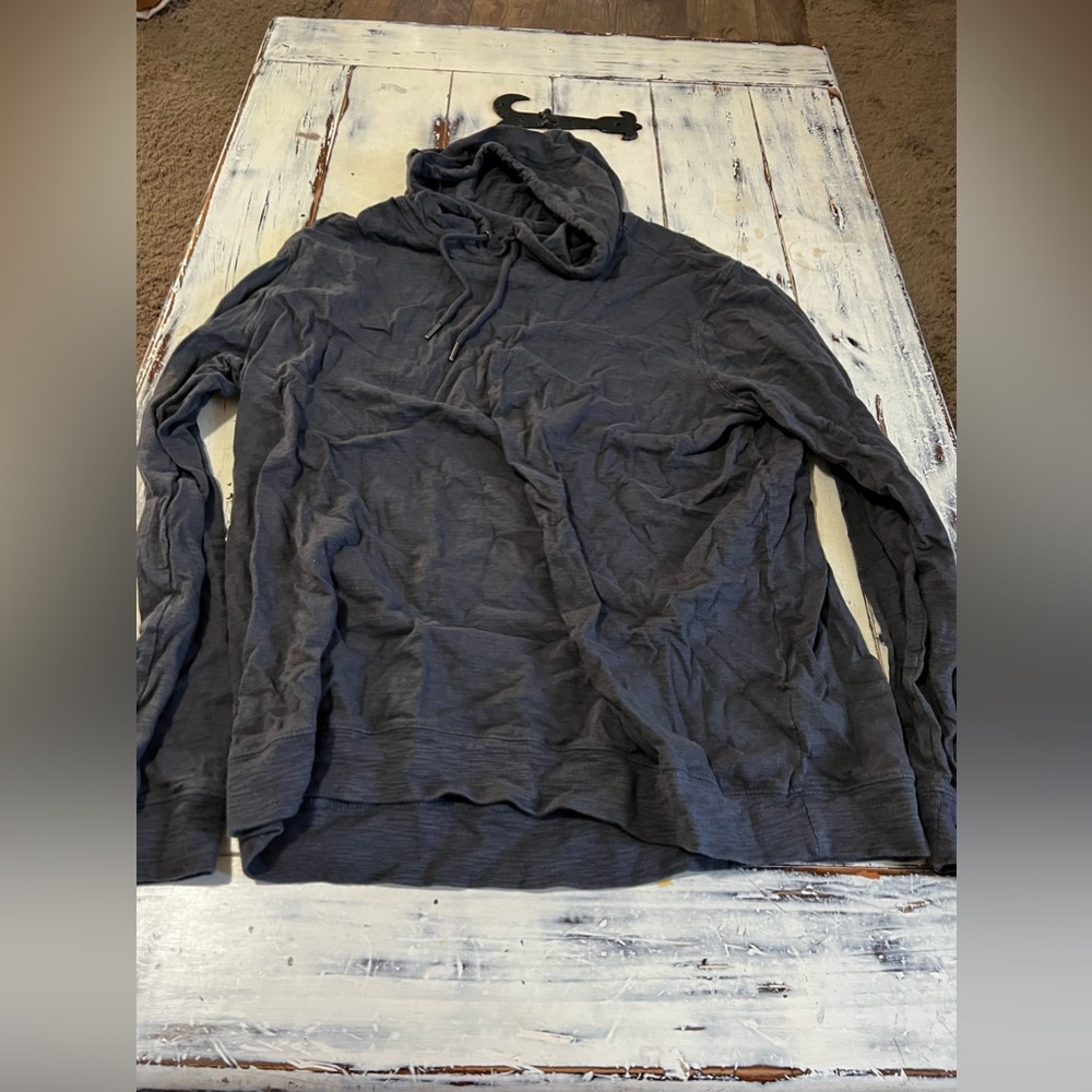Hooded long sleeve shirt